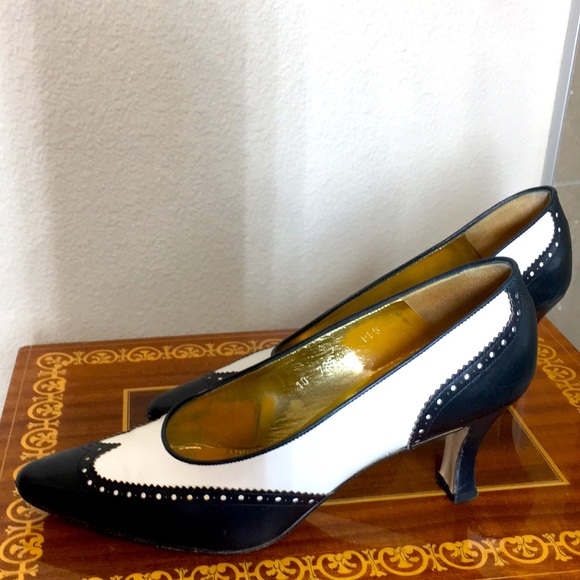 Escada 8 to 7.5 Navy and White  wing tip Heels - Picture 3 of 11